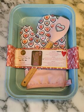 Core Kitchen Valentine’s Day 3 Piece Cake Pan Set Conversation Hearts NWT